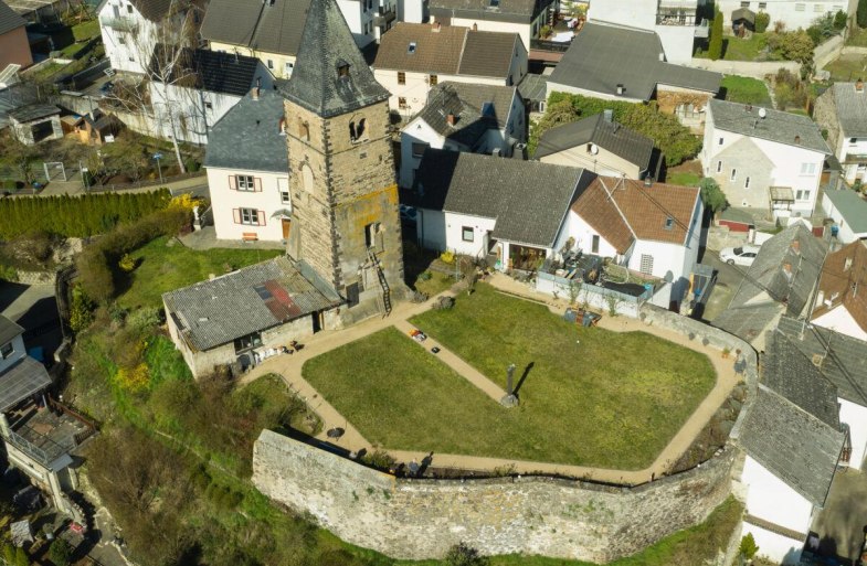 Turm mit Hof | © Dr. Rainer Hart