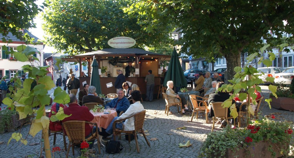 Weinprobierstand am Marktplatz | © Stadt Rüdesheim