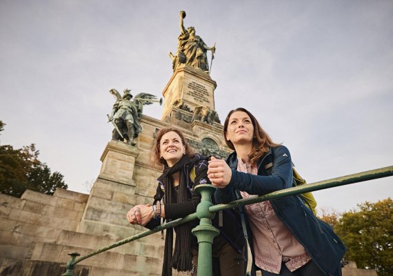 Wandern zum Niederwalddenkmal | © Marco Rothbrust-Romantischer Rhein Tourismus GmbH