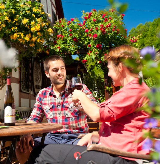 Hiking break at the winemaker | © Dominik Ketz / Rheonland-Pfalz Tourismus GmbH