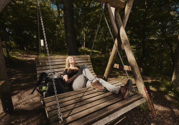 Auszeit auf der Schaukel | © Marco Rothbrust/Romantischer Rhein Tourismus GmbH