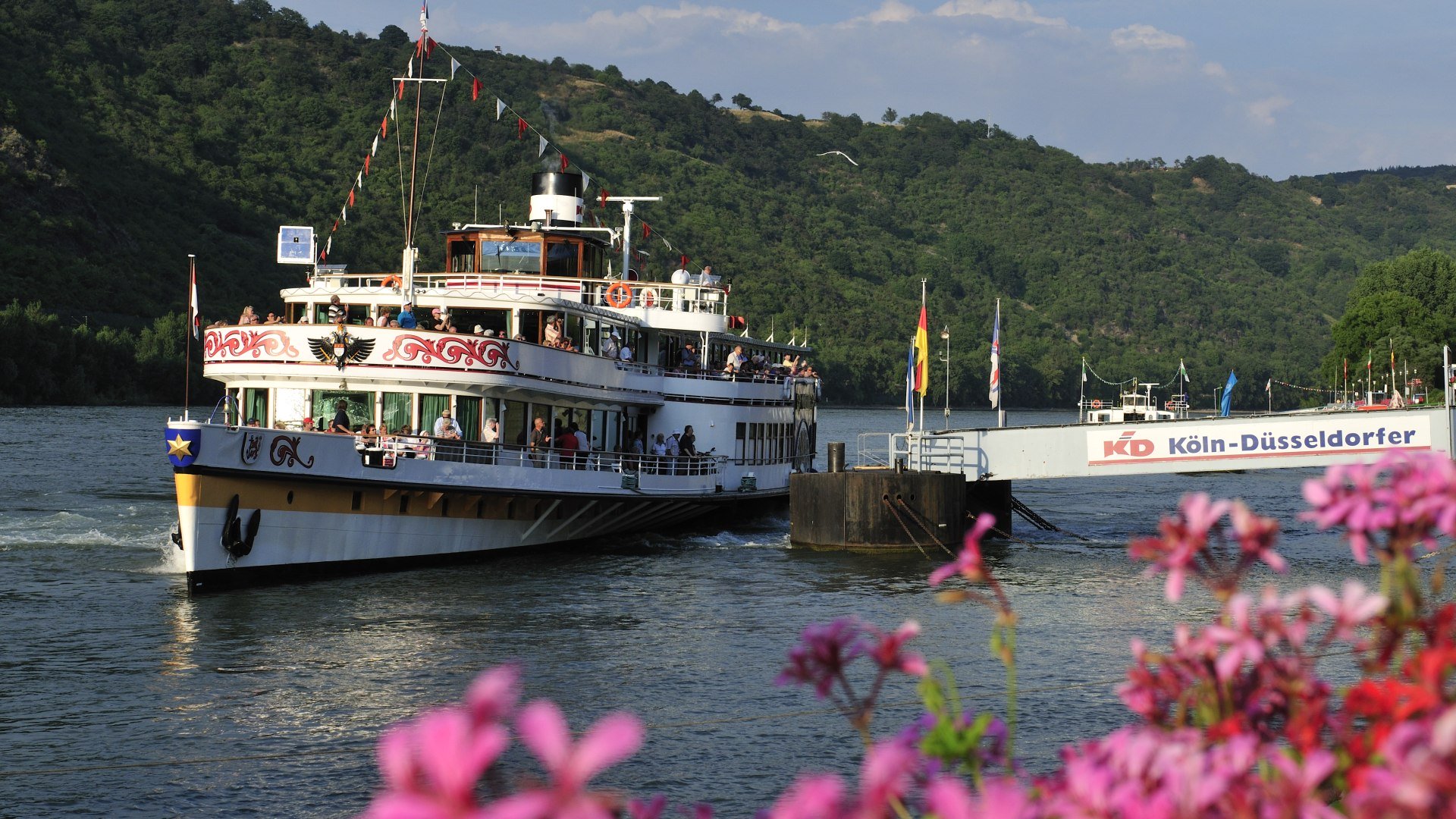 Schaufelraddampfer MS Goethe am Anleger bei Boppard | © Dietmar Guth