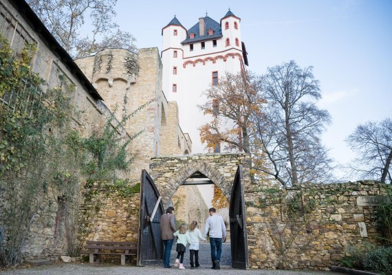 Kurfürstliche Burg Eltville_Familie | © Rheingau-Taunus Kultur und Tourismus,Saskia Marloh