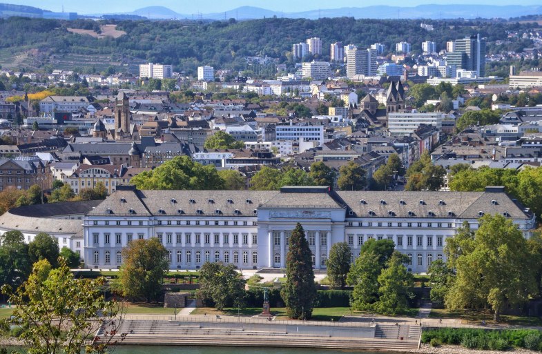 Schloss mit Schlossstufen | © Koblenz Touristik GmbH / Johannes Bruchhof