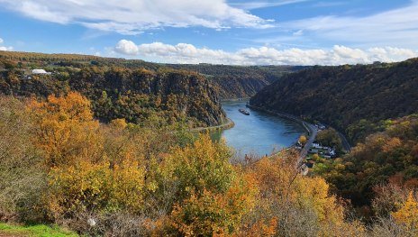 Blick auf die Rheinschleife entlang des Loreleyfelsens | © Thomas Biersch, Tourist-Info Hunsrück-Mittelrhein - Zentrum am Park