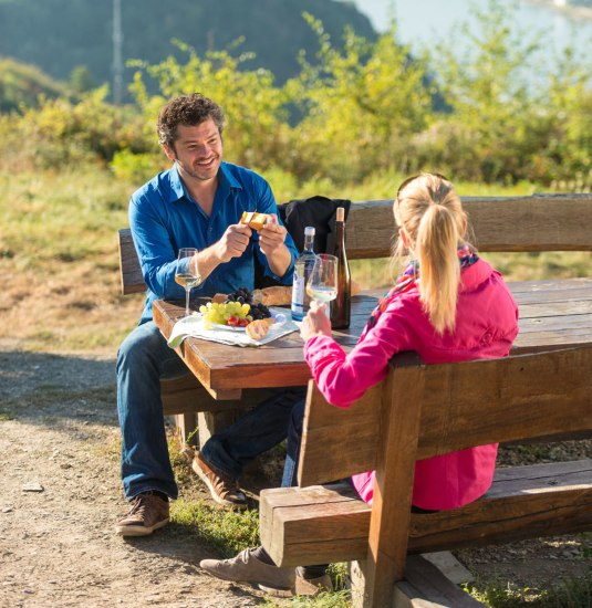 Picknick mit Blick auf den Rhein | © Dominik Ketz / Rheinland-Pfalz Tourismus GmbH