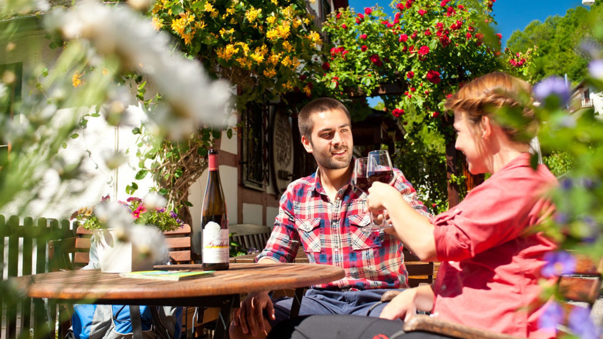 Hiking break at the winemaker | © Dominik Ketz / Rheonland-Pfalz Tourismus GmbH