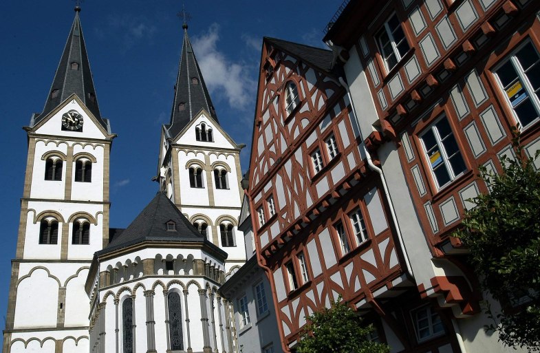 Blick auf die St. Severus Kirche und Fachwerkhäuser am Marktplatz | © H. Piel / Piel Media