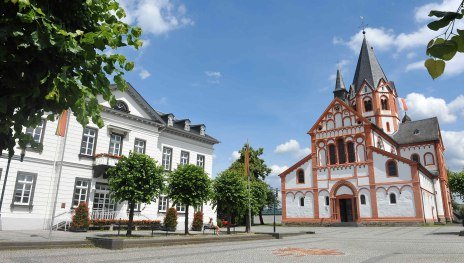 Rathaus und Kirche St. Peter und Paul, Sinzig | © Stadt Sinzig