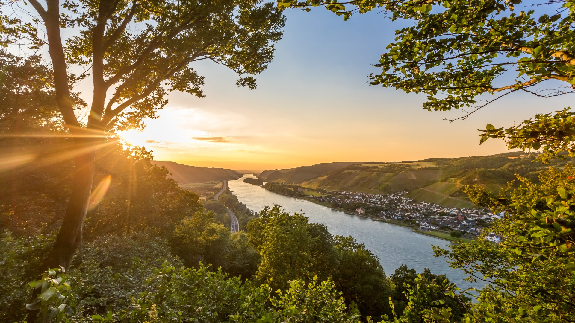 View from Krahnenberg Andernach over the Rhine valley and the vineyards of Leutesdorf | © Andernach.net GmbH / 90Grad Photography