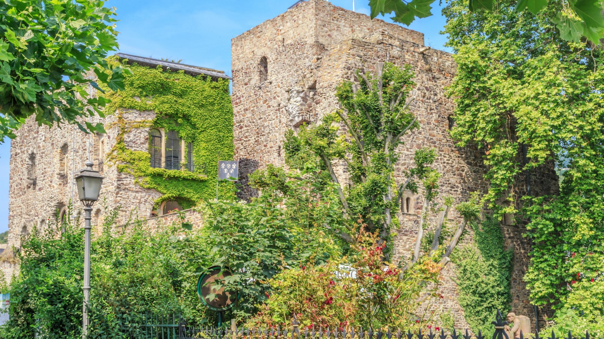 Brömser Castle - Spring | © Marlis Steinmetz