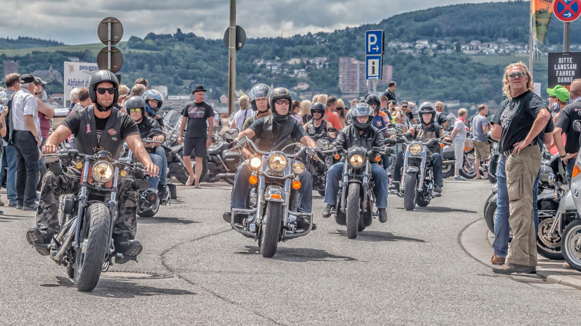 Magic Bike - Biker auf der Rheinstraße | © Rüdesheim Tourist AG - Foto Marlis Steinmetz