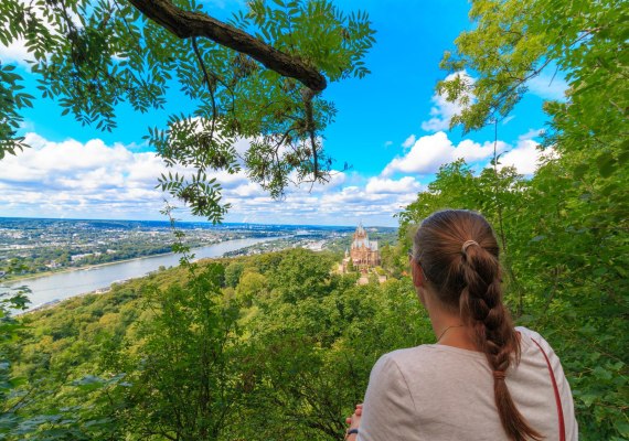 Blick auf Schloss Drachenburg | © Luca Lamonte-Austin