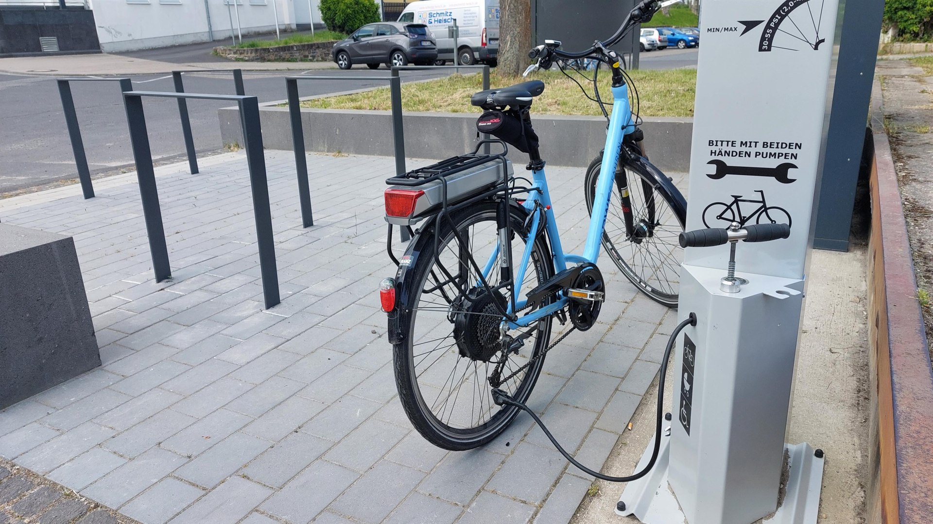 Fahrrad-Reparaturstation | © Tourist-Info Erlebnis Rheinbogen