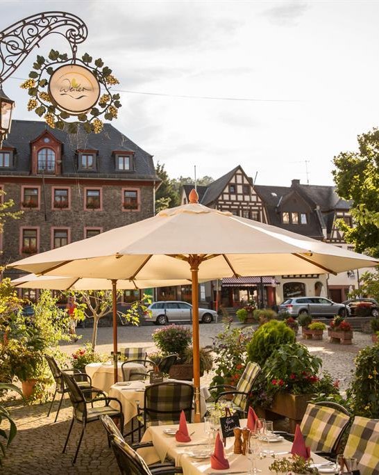 Terrace of Hotel Weinhaus Weiler Oberwesel | © Weinhaus Weiler