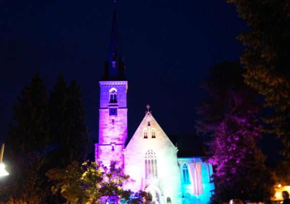 Illuminierte St Theresia | © Tourist-Information Erlebnis Rheinbogen