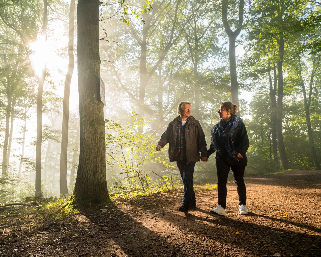 Wanderer im Wald | © Dominik Ketz